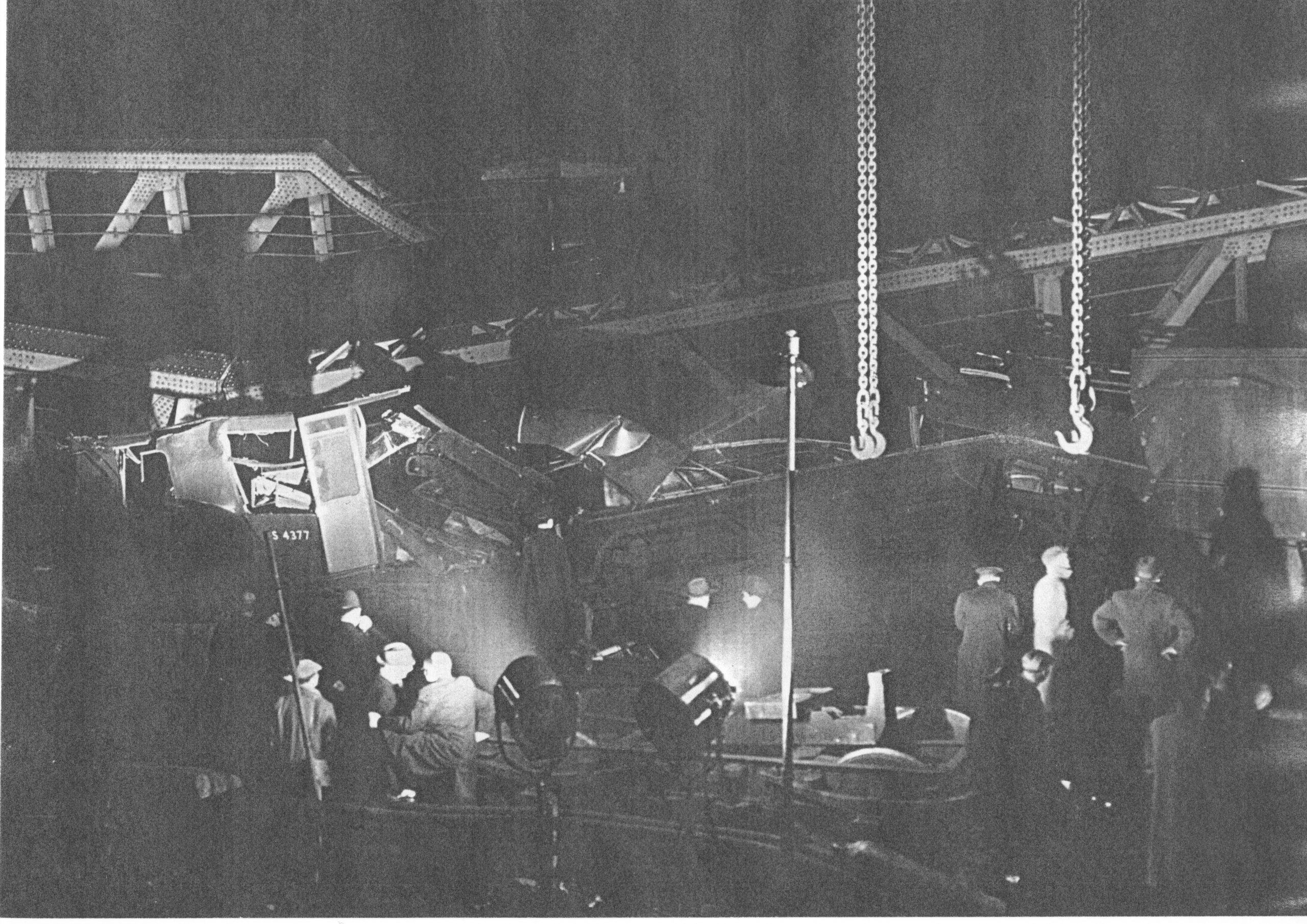 2. Daunting: rescuers were confronted with hundreds of tonnes of collapsed steelwork.